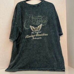 Men’s Harley Davidson tee shirt.